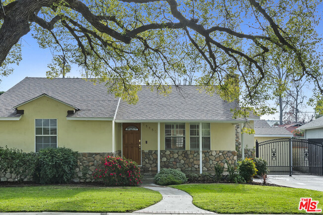 Building Photo - 13958 Peach Grove St