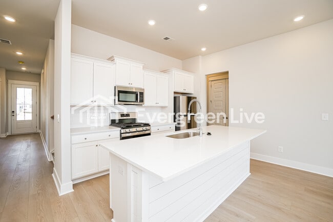 Building Photo - 129 Bloomsbury St