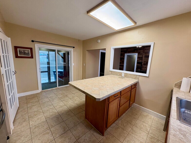 Building Photo - 51 Church St