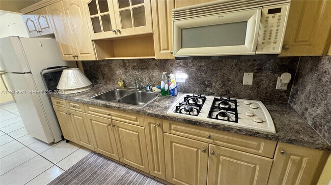 Building Photo - 160 NE 203rd Terrace