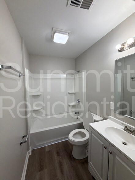 Building Photo - 4713 Walnut Grove Ave