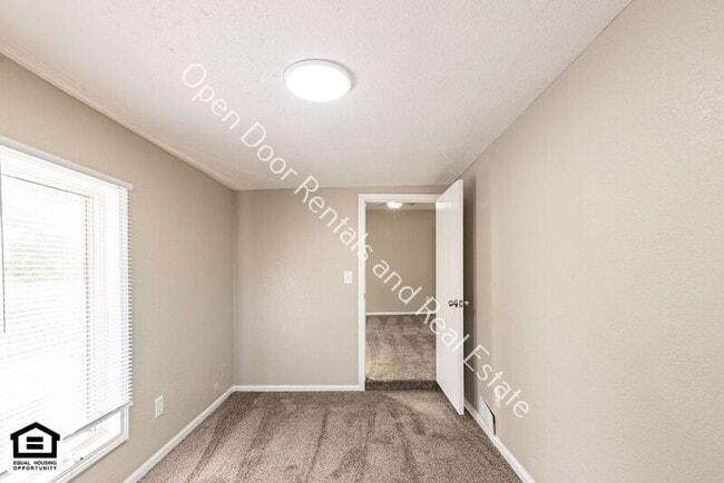 Building Photo - 731 3rd St