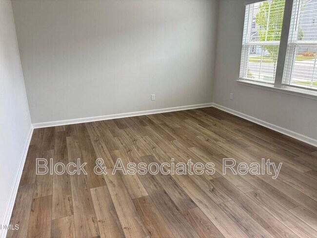Building Photo - 3230 Pelican Ln