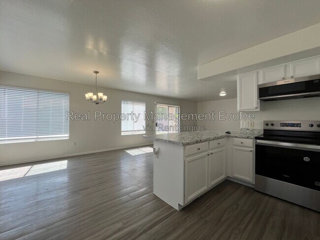 Building Photo - 7347 N 72nd Dr