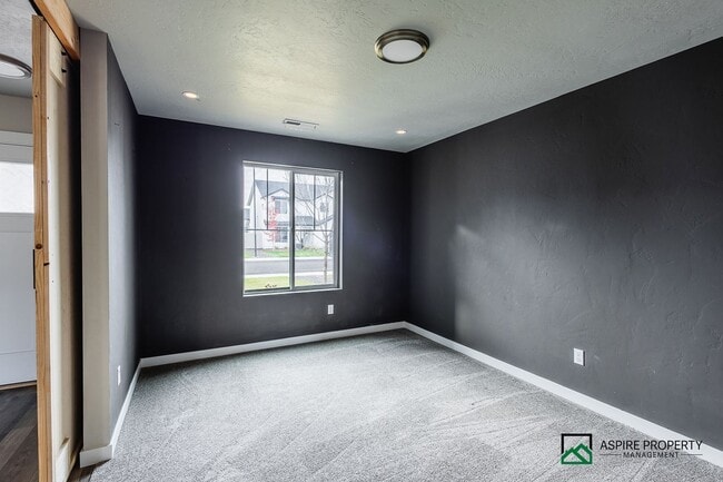 Building Photo - Upgraded 4 bed 3 bath home