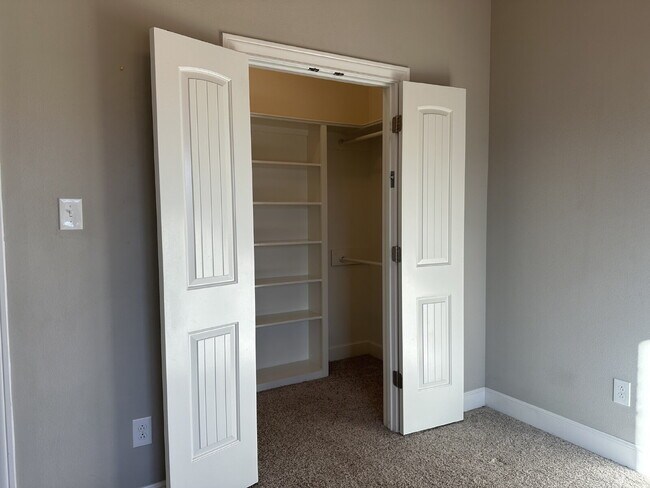 Building Photo - 3/2/2 Home in Kelsey Park – Former Parade of Homes Showcase!