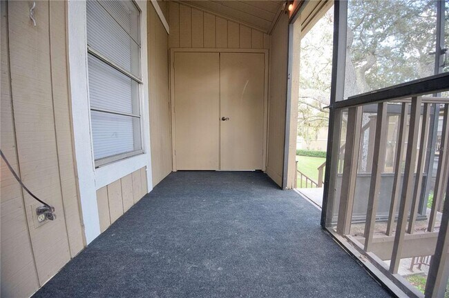 Building Photo - 14325 Hanging Moss Cir