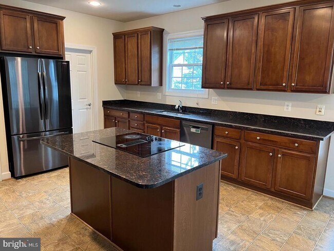 Building Photo - 6930 Westlawn Dr
