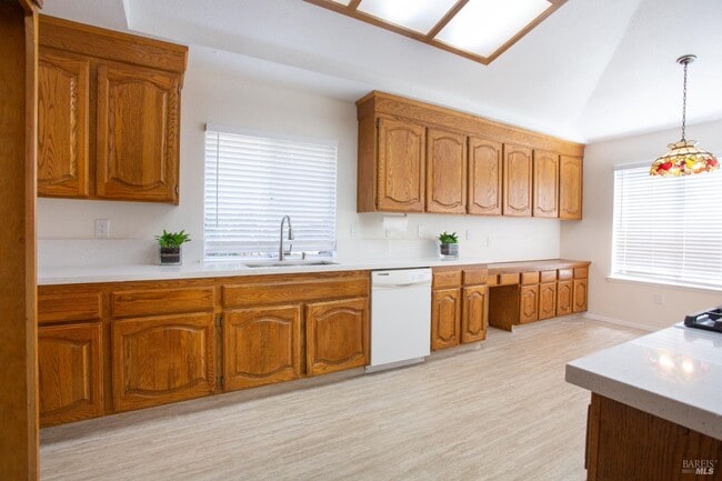 Building Photo - 767 Raven Dr