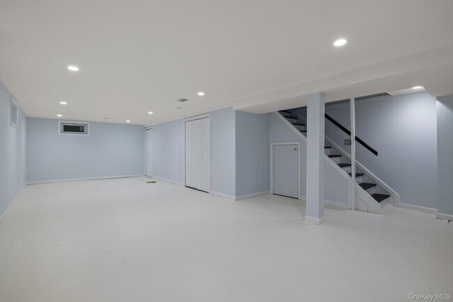 Building Photo - 73 Town House Dr