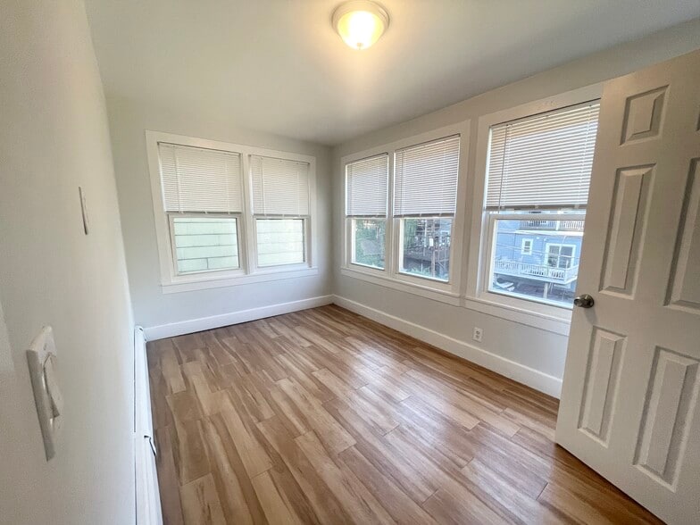 Building Photo - 22 Howell St