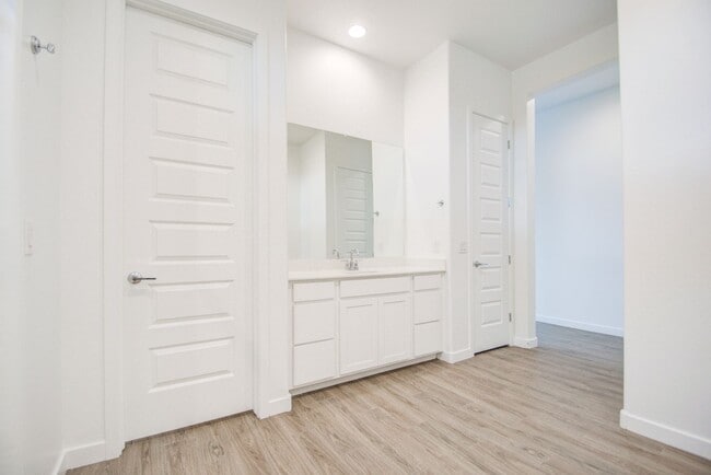 Building Photo - NEW 4 Bedroom home in Phoenix!