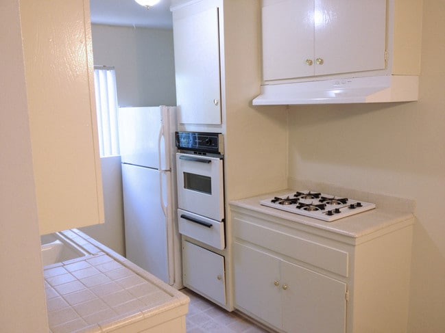 Building Photo - 5000 Woodman Ave