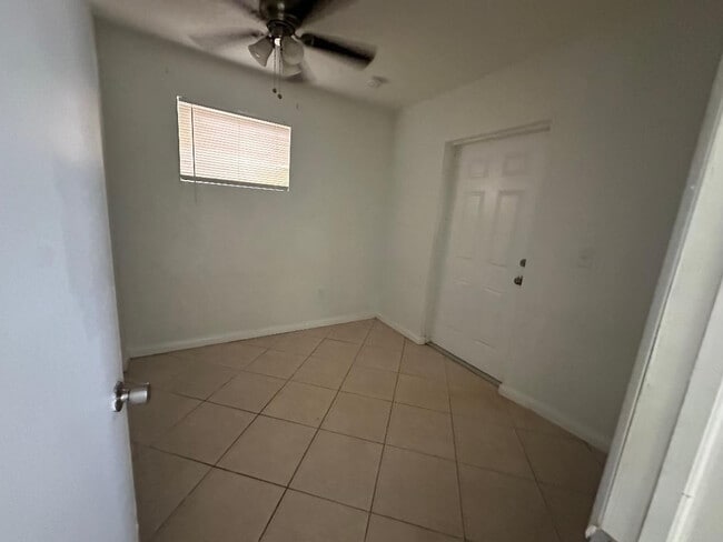 Building Photo - 713 NE 3rd St