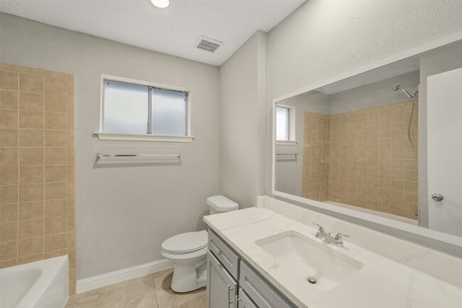 Building Photo - 21211 Park Mt Dr