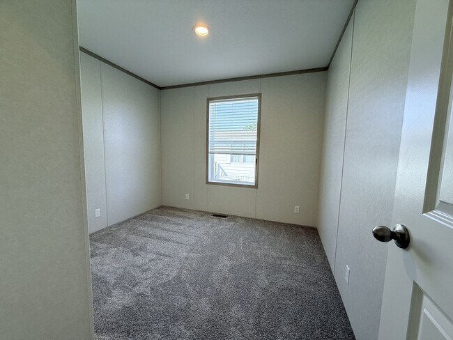 Building Photo - 52963 N Yorktown Ct