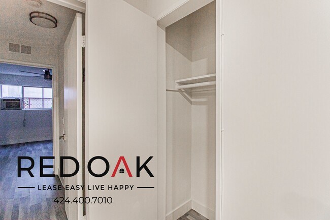 Building Photo - 7720 Hampton Ave