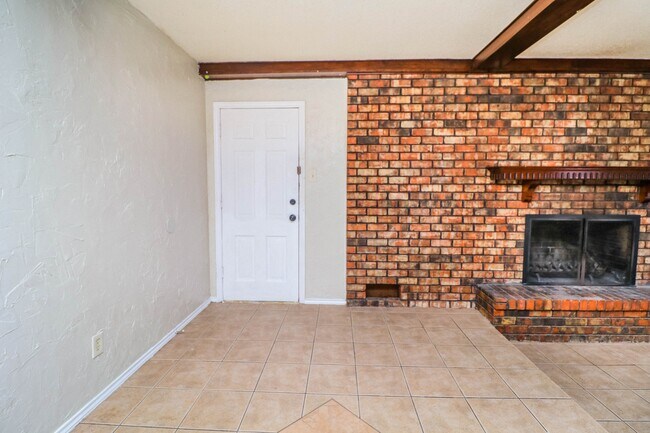 Building Photo - 1310 65th Dr