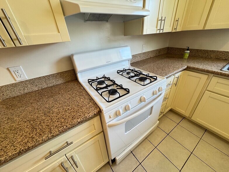 Building Photo - 1152 Ruberta Ave