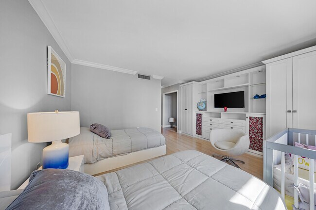 Building Photo - 9801 Collins Ave