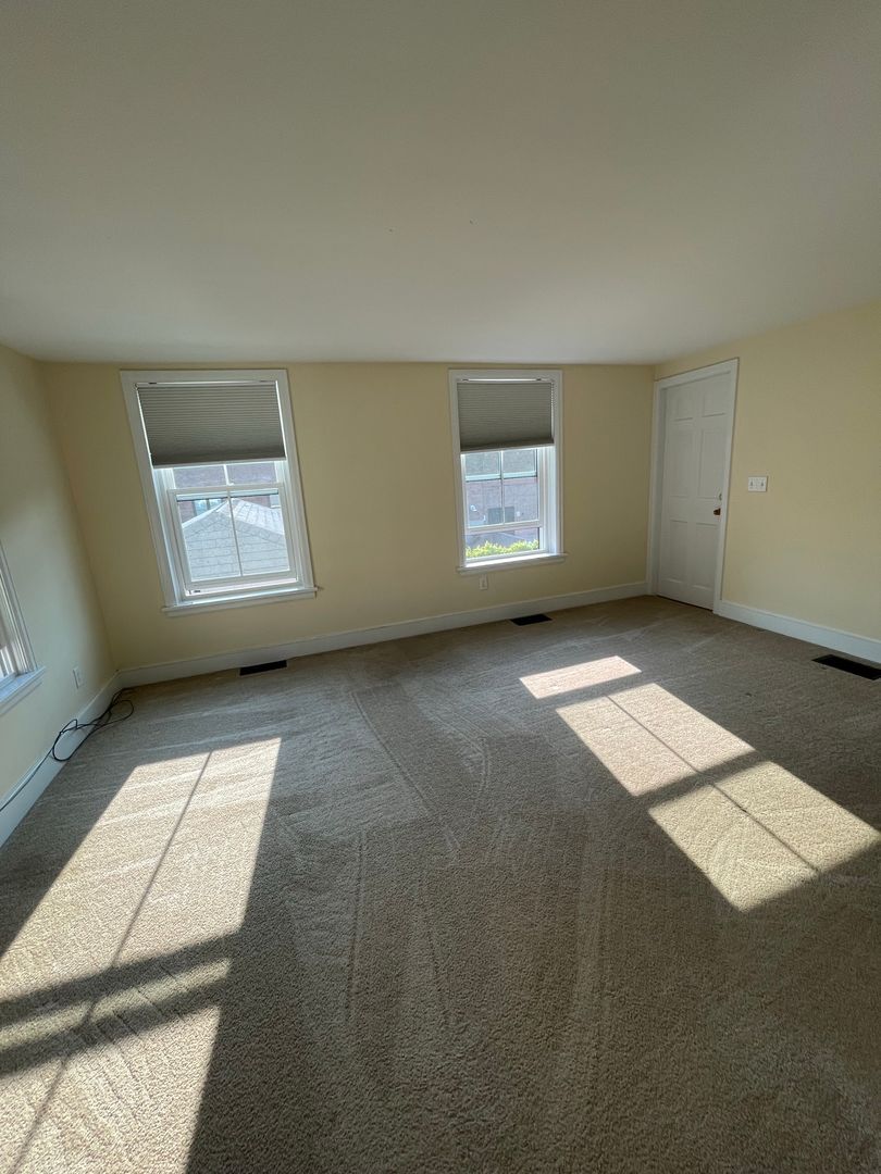 Building Photo - 33 Pine St