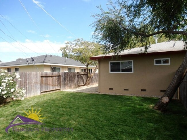 Building Photo - 7009-7011 Zeeland Dr