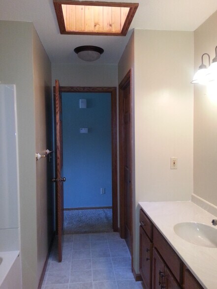 Building Photo - 502 Prairie Ln