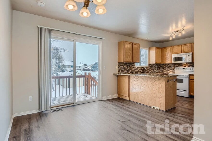 Building Photo - 5206 Midland Dr