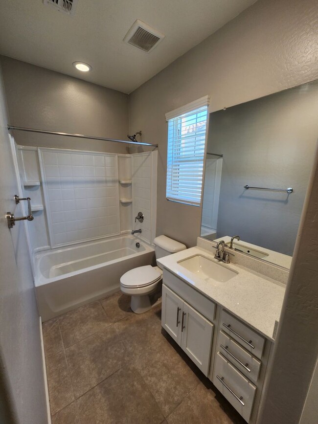 Building Photo - 3 Bedroom Townhome in the Fincher Fields C...