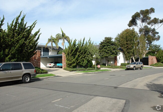 Building Photo - East Bay Villas Apartments