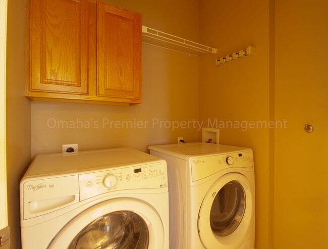 Building Photo - $1,022.50 Off Deposit! Pet Friendly, Spaci...