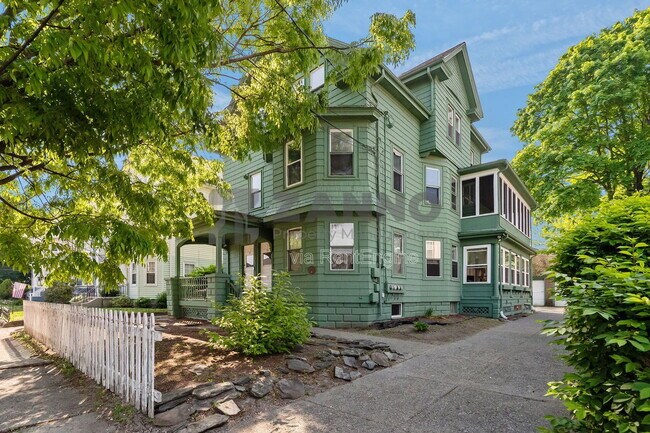Building Photo - 55 Potter St