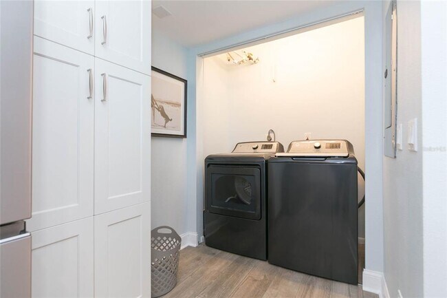 Building Photo - 5729 Del Sol Blvd