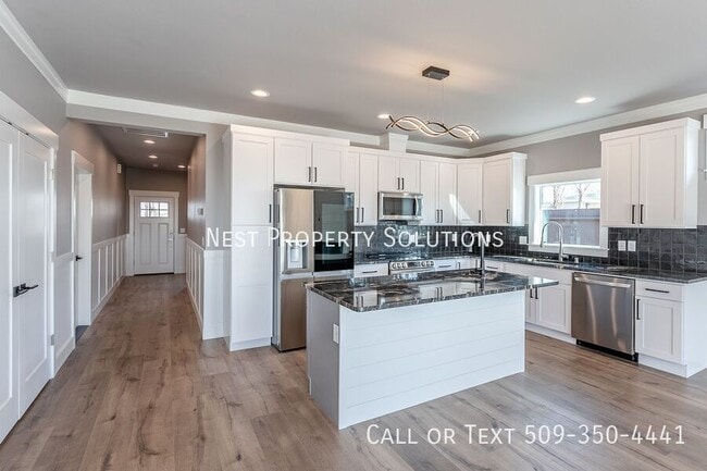 Building Photo - 1213 NE Nanto-B