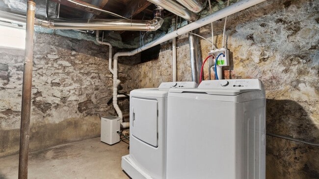 Building Photo - Completely Brand New Restored Historic Townhome near Wells St Corridor.