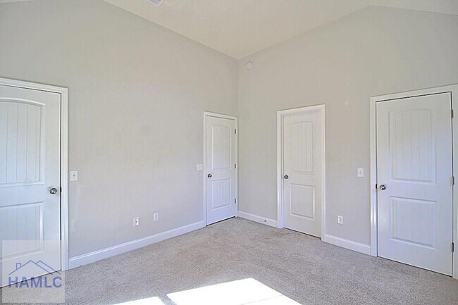 Building Photo - 741 Meloney Dr