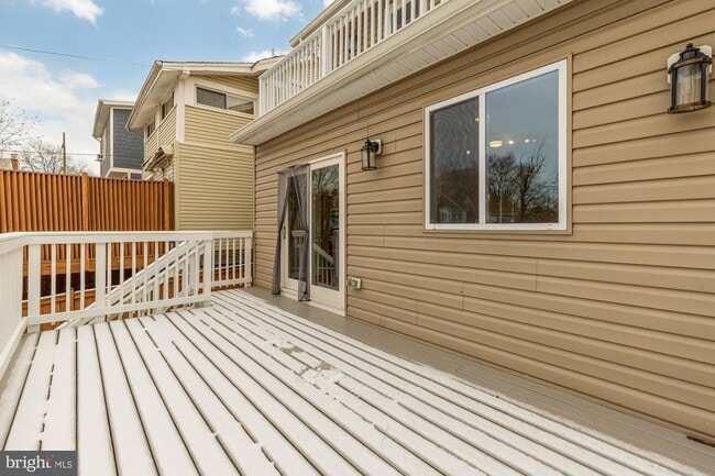 Building Photo - 2228 Kearny St NE