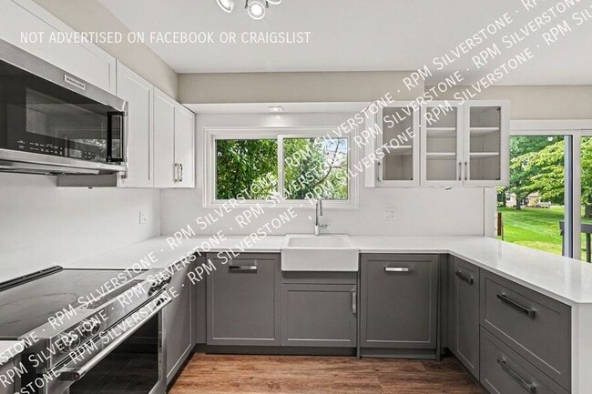 Building Photo - 452 Farmridge Ct