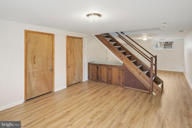 Building Photo - 926 Regina Dr