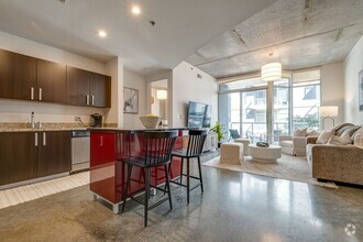 Building Photo - 2 bed, 2 bath Condo in the Gulch with park...