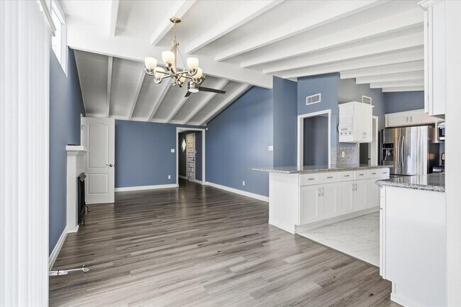 Building Photo - 533 S Devon Rd