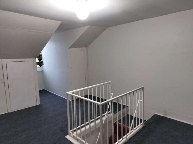 Building Photo - 547 Centre St