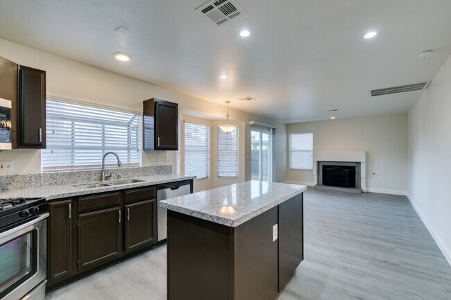 Building Photo - 1738 Toltec Cir