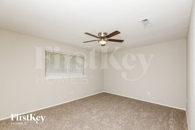 Building Photo - 918 Kerry St