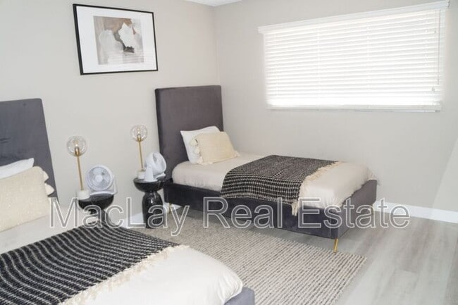 Building Photo - 1732 E Hermosa Dr