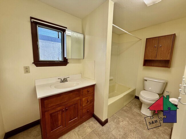 Building Photo - 63 Brook St