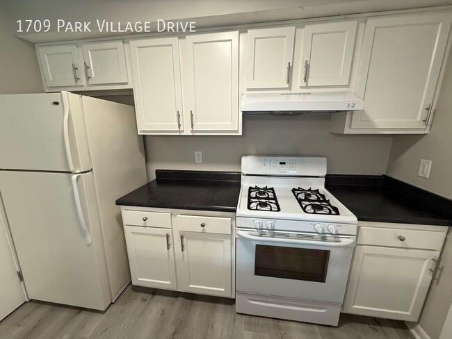 Building Photo - 1709 Park Village Dr
