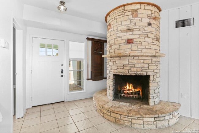 Building Photo - 1433 Riviera Dr
