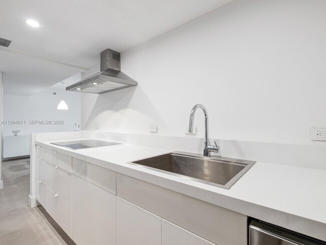 Building Photo - 20505 E Country Club Dr