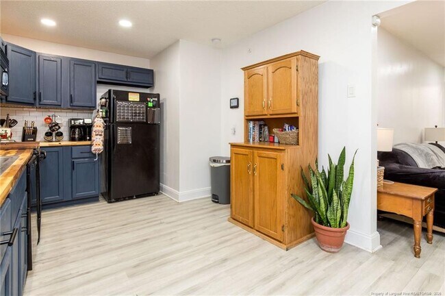 Building Photo - 3230 Periwinkle Dr